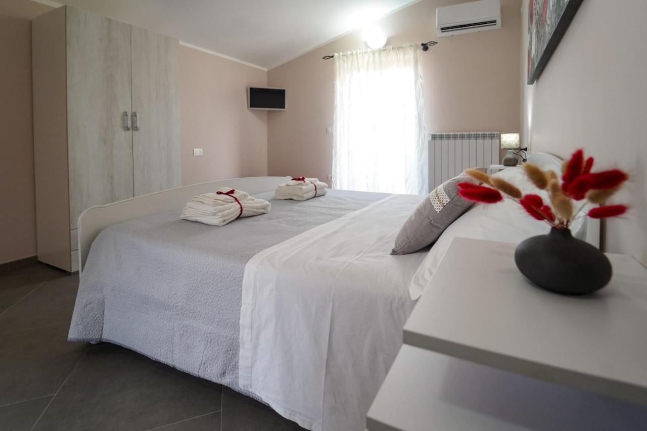 Villa Falcone Alvignano Esterno foto